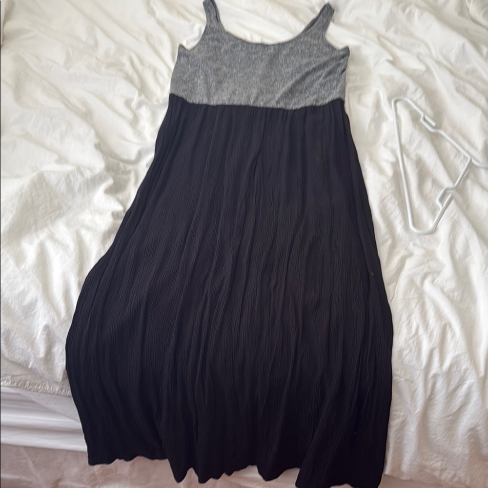 Lou & Grey Pleated Gray and Black Maxi Sundress